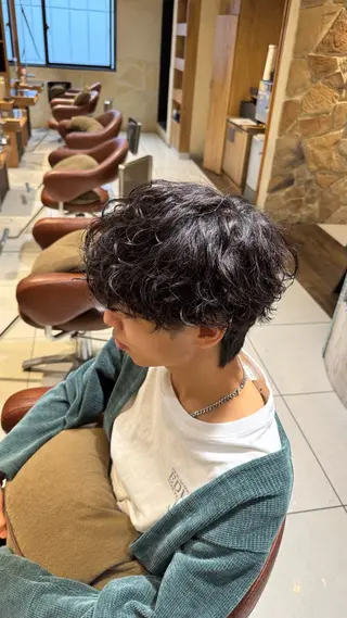 ショート カラー パーマ ヘアアレンジ メンズ 新宿のパーマ職人/ メンズパーマ/石見のヘアスタイル