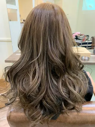 ロング カラー 鶴見 和美のヘアスタイル