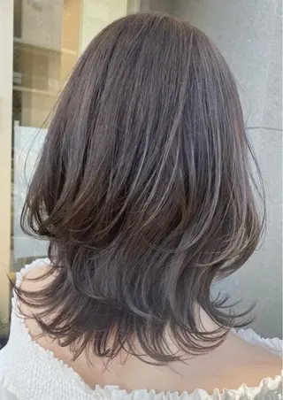 セミロング 鈴木 彩花のヘアスタイル