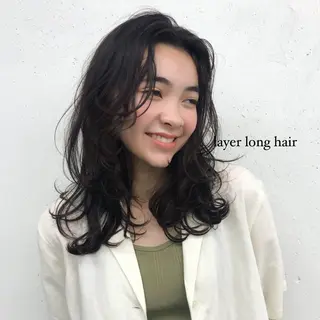 セミロング パーマ 🦭era shiori🦭のヘアスタイル