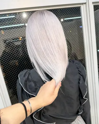 ミディアム カラー ヘアアレンジ lani ブリーチ /ダブルカラーのヘアスタイル