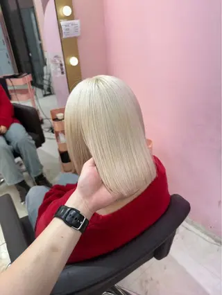 ショート カラー ハイトーン/ゆるふわ 🧚𖥔ׁTOMO♡のヘアスタイル