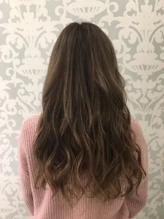 ロング カラー 鍵山 千秋のヘアスタイル