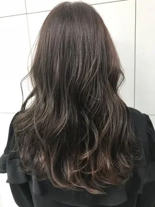 ロング カラー K. SUZUKAのヘアスタイル