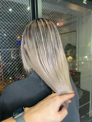 ロング カラー 安田和洋 ブリーチカラー特化のヘアスタイル