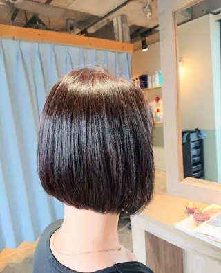 ショート カラー alushe 岡 陽子のヘアスタイル