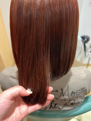 カラー momb 折戸結菜のヘアスタイル