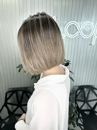 ショート カラー LOOP hairのヘアスタイル