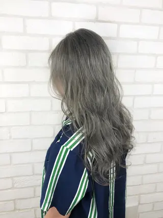 ロング カラー 小島 侑衣のヘアスタイル