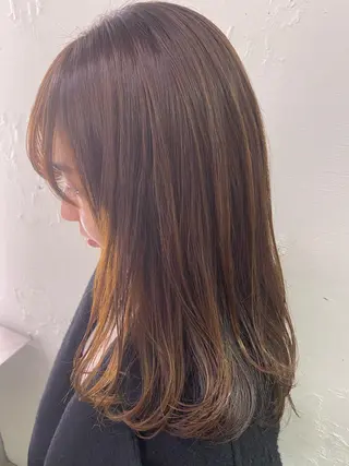 セミロング カラー 推しカラー オタク美容師 山本のヘアスタイル