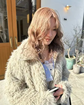 ミディアム ササキカズマ〻透明感 〻色落ち〻赤み消しのヘアスタイル
