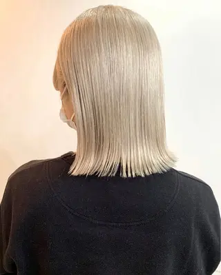 ミディアム 切りっぱなしボブ/ ブリーチカラー/大塚のヘアスタイル