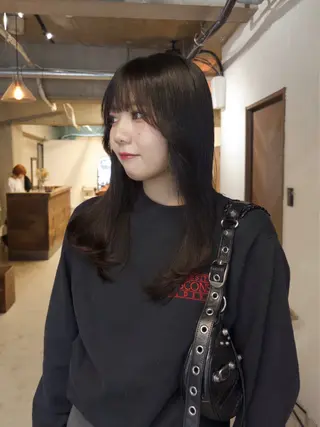 ロング KVELL ユナのヘアスタイル