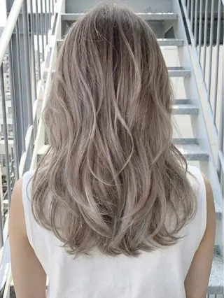 ロング カラー Rowel ローウェルのヘアスタイル