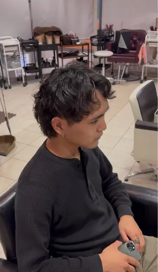 ショート パーマ メンズ 塩田 稜真のヘアスタイル