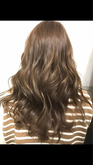 セミロング カラー ヘアアレンジ 白髪ぼかしハイライト バレイヤージュヤマトのヘアスタイル