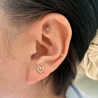 White/マツエク /まつパ/耳つぼのマツエク・マツパデザイン