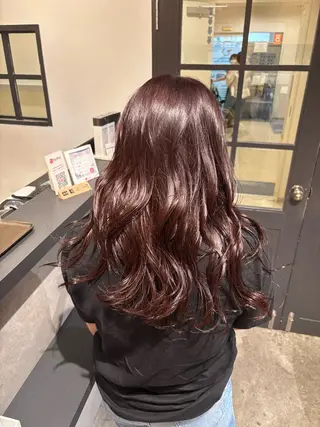 ロング カラー 山科 愛実のヘアスタイル