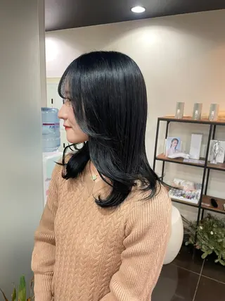 ミディアム カラー ハイトーン/レイヤー 似合わせ・ユキノのヘアスタイル