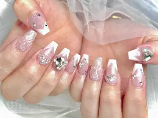 ネイル 🦋 Queenieのネイルデザイン