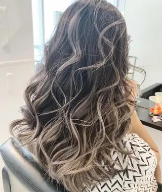 ロング カラー パーマ ヘアアレンジ 【公式】amble luxe池袋東口🩷のヘアスタイル