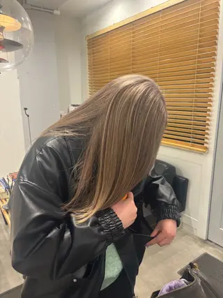 カラー 熊取谷 茉那のヘアスタイル