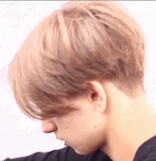 ミディアム カラー メンズ AKI アキのヘアスタイル