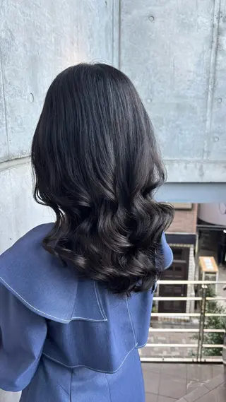セミロング ♡⃛₊暗髪艶カラー /レイヤー♡⃛にこのヘアスタイル
