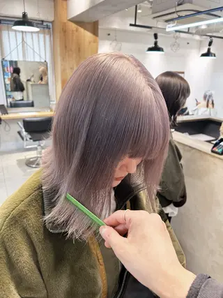 ミディアム カラー ハイトーンボブ 前田 表参道　グレージュのヘアスタイル