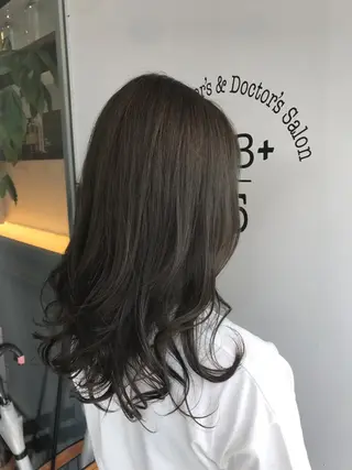 セミロング カラー ひろせ かなのヘアスタイル