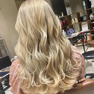 セミロング カラー 顔まわりの神様✨ 透明感カラー藤嶋秀幸のヘアスタイル