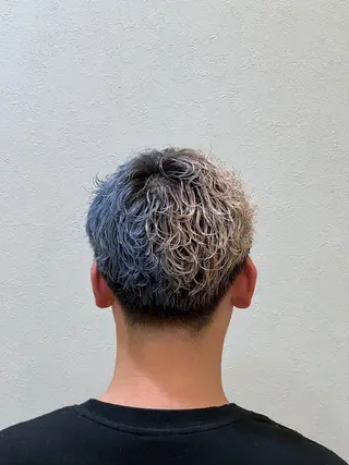 カラー メンズ 山口 玖瑠美のヘアスタイル