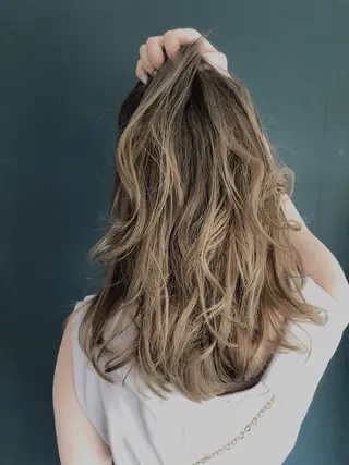 セミロング カラー ブリーチカラー 美髪矯正takaraのヘアスタイル