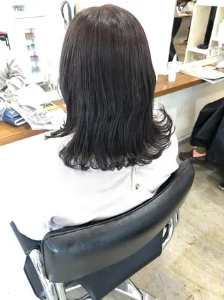 ミディアム カラー MIOベージュカラー 柔らかいカラーのヘアスタイル