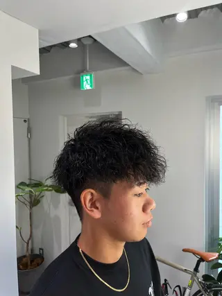 ショート パーマ メンズ 高橋 周のヘアスタイル
