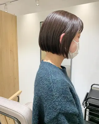 ミディアム カラー SAKINO． ベージュカラーのヘアスタイル