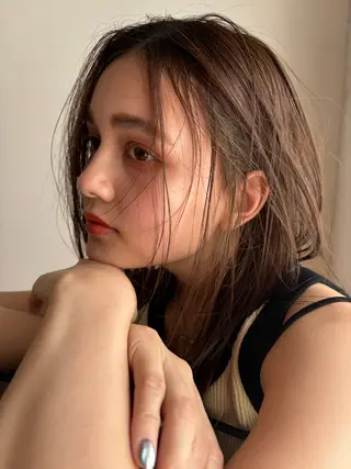 セミロング カラー ひなこ / 艶カラーのヘアスタイル