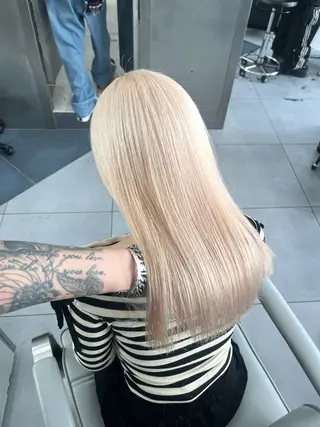 セミロング カラー ヘアアレンジ ハイトーン/透明感/ レイヤー/かずや🦁のヘアスタイル