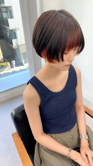 ショート カラー パーマ ヘアアレンジ メンズ キッズ ネイル マツエク・マツパ アイブロウ レイヤーカット／顔周 りカット/縮毛矯正のヘアスタイル