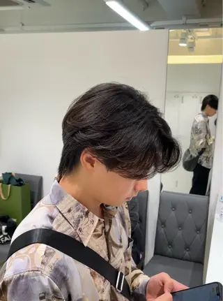 ショート カラー パーマ メンズ 【シャドウパーマ センターパート】義心のヘアスタイル