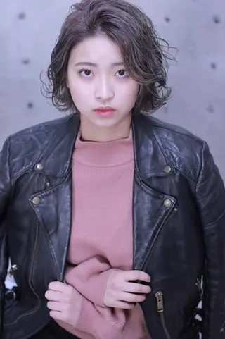 ミディアム カラー 及川 光のヘアスタイル