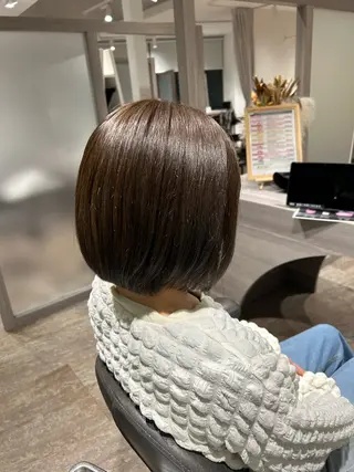 ショート カラー 武井 哉子のヘアスタイル