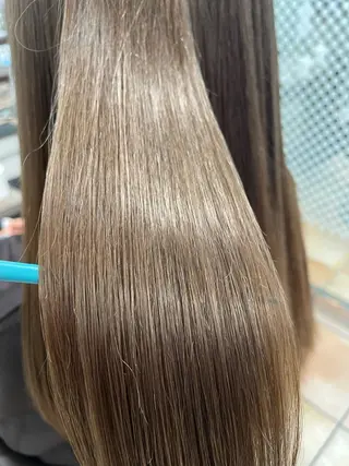 カラー 前田圭哉／ストレート ／艶髪／艶カラーのヘアスタイル