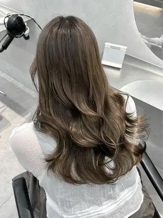 ロング カラー 表参道/透明感 グレージュ/ブラウンのヘアスタイル