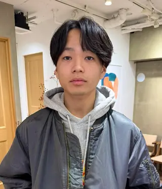 ミディアム メンズ センターパート 田形清流のヘアスタイル