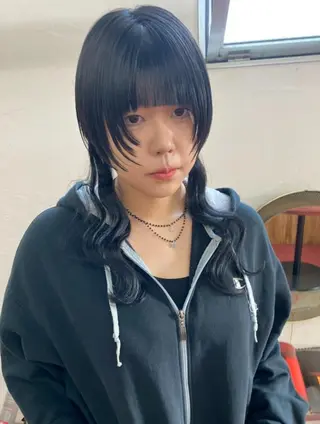 ショート qiie ワンカラー ダブルカラーのヘアスタイル