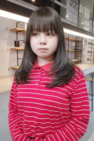 ミディアム 葉 /レイヤーカットのヘアスタイル