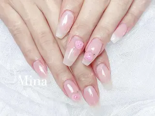 ネイル 🦋 Queenieのネイルデザイン