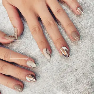 ネイル Nail &eye TROISのネイルデザイン