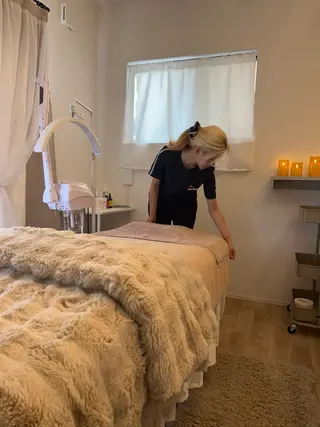 肌に自信のない人 専門サロンのエステ・リラクイメージ